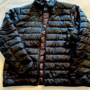 Eddie Bauer Mens lightweight puffer jacket